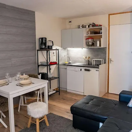 Appartement Rénové - 5 Pers, Balcon, Commerces Au Pied, Local à - Fr-1-637-65 *