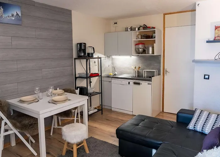 Appartement Rénové - 5 Pers, Balcon, Commerces Au Pied, Local à - Fr-1-637-65 *